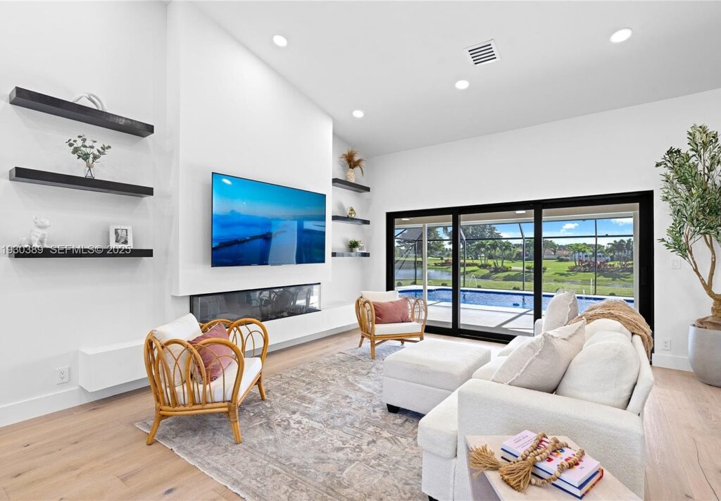 11127 Boca Woods Ln