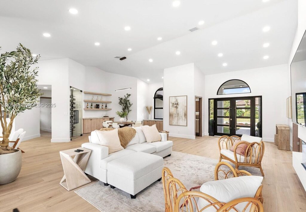 11127 Boca Woods Ln