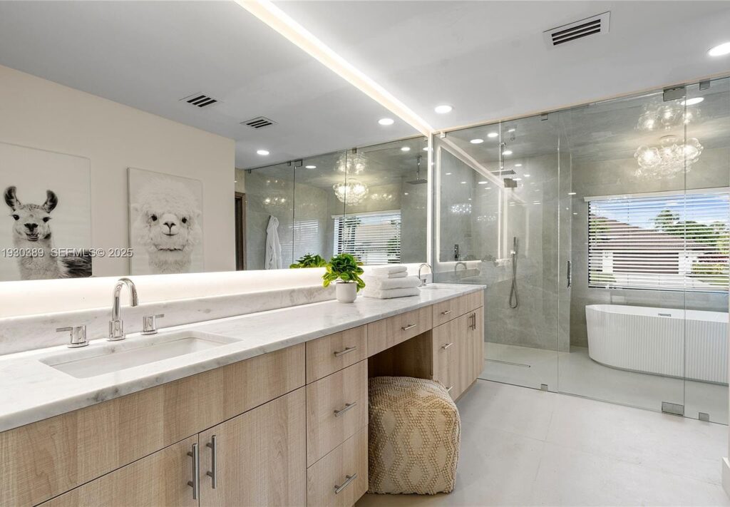 11127 Boca Woods Ln