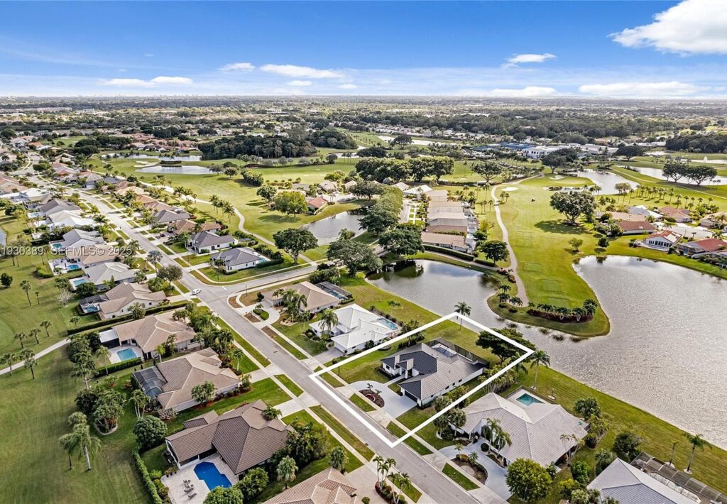 11127 Boca Woods Ln