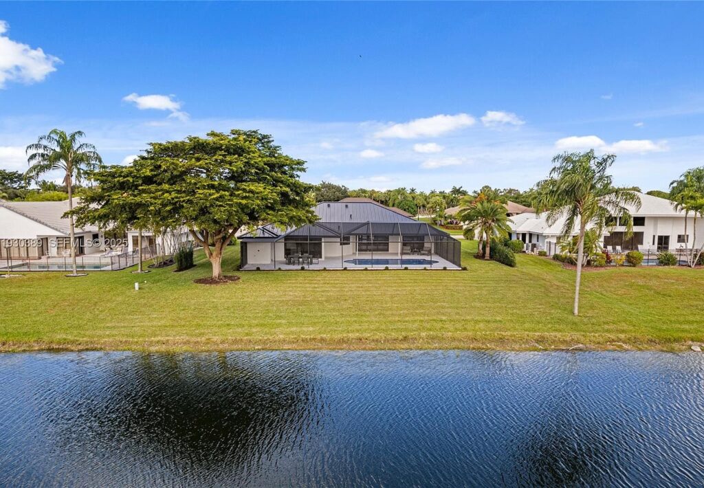 11127 Boca Woods Ln