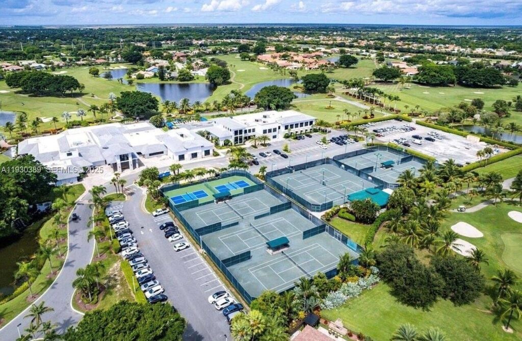 11127 Boca Woods Ln